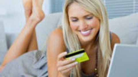 Cybermonday: Más del 70% de las mujeres alguna vez compró por Internet
