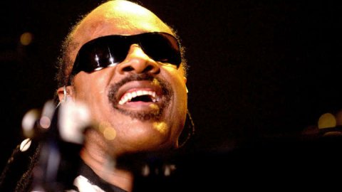 En abril, TNT presenta Stevie Wonder