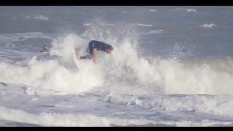 McCann Buenos Aires estrena Surfing Life para Reef