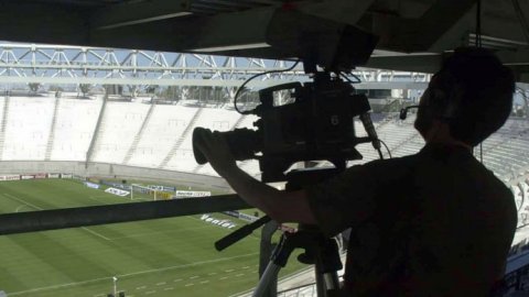 Derechos de TV impulsan ingresos de las cinco ligas más importantes de Europa