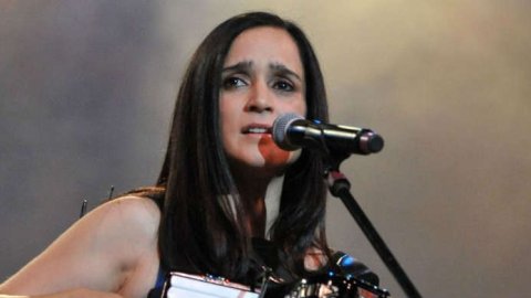 Julieta Venegas estará en vivo por Terra Live Music