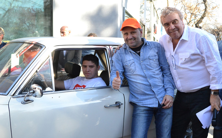 Coco Sily entregó “El auto del macho” en POP 101.5