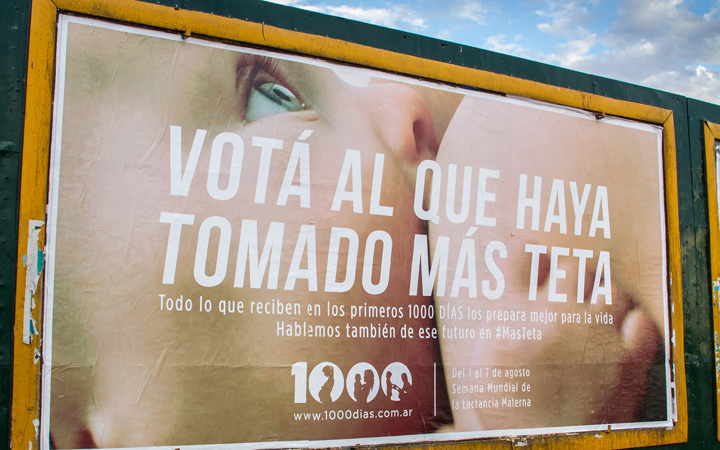Campaña de concientización sobre lactancia en vía pública