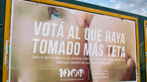 Campaña de concientización sobre lactancia en vía pública