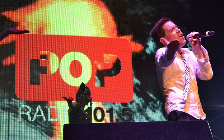 Mató Mil festejó su primer año en Pop 101.5 con Andy Bell