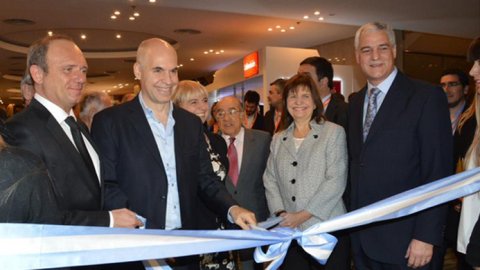 Burzaco insistió en “la necesidad de un marco regulatorio que mire hacia el futuro”