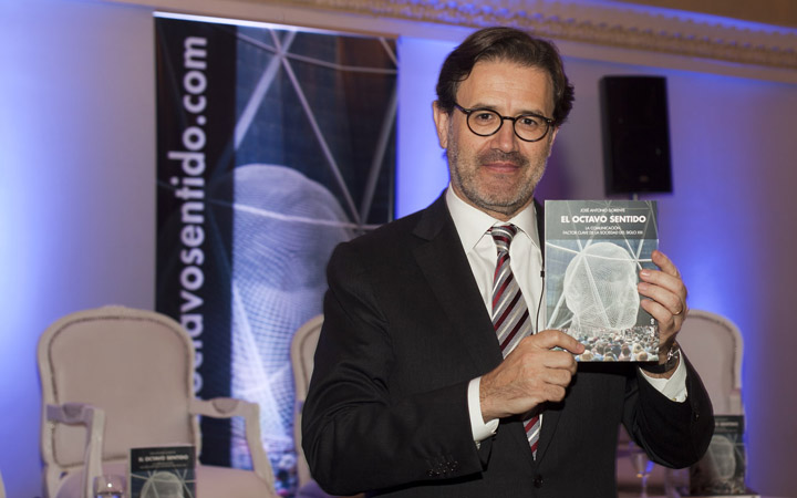 El Socio Fundador de Llorente & Cuenca presentó su primer libro