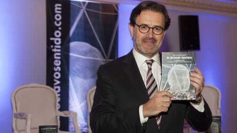 El Socio Fundador de Llorente & Cuenca presentó su primer libro