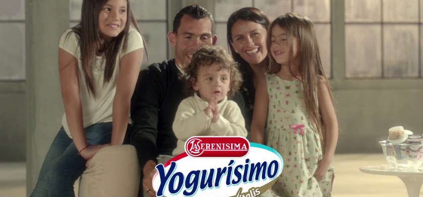 Tevez y su familia en la campaña de Y&R para Yogurísimo