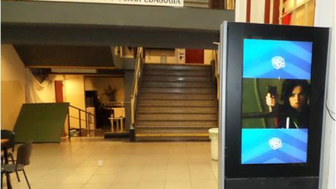 Acción de Warner en dispositivos de Brand Plus 