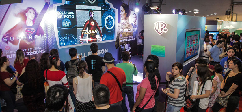 Acción de Warner Channel en Argentina Comic-Con