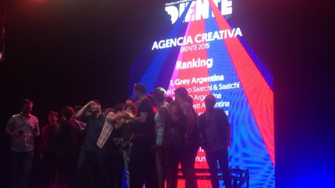El CCA realizó la entrega de los premios Diente 2015