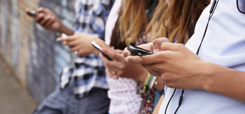 Adolescentes argentinos ven menos tele pero están conectados 12 horas a internet