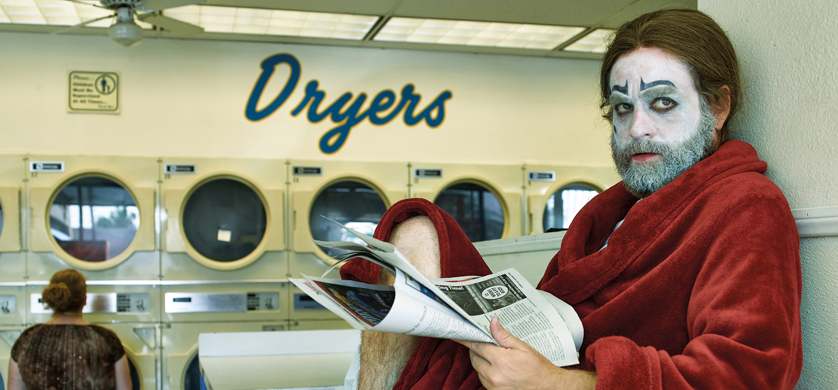 FOX Play y FOX Comedy presentan en América Latina la desopilante serie "Baskets"