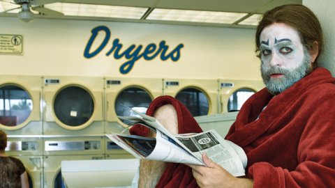 FOX Play y FOX Comedy presentan en América Latina la desopilante serie "Baskets"