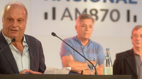 Lombardi presentó la nueva programación de la Radio Nacional AM 870