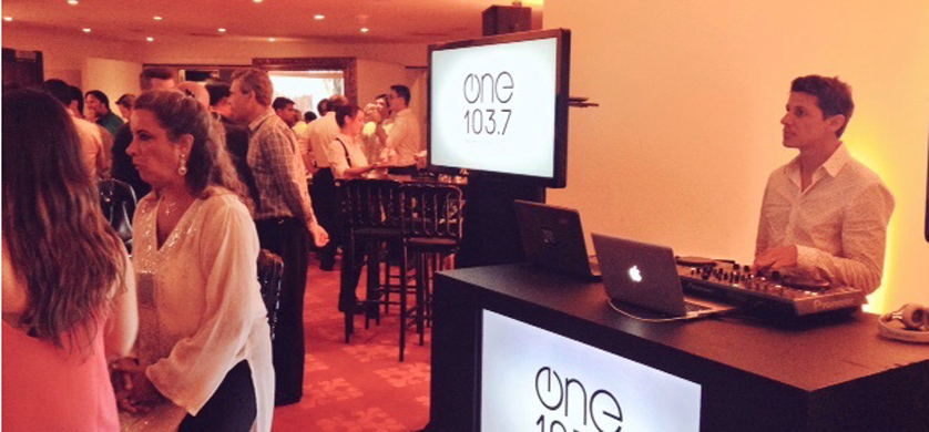 Radio One 103.7 en la fiesta del lanzamiento de Avantrip y Biblos Travel