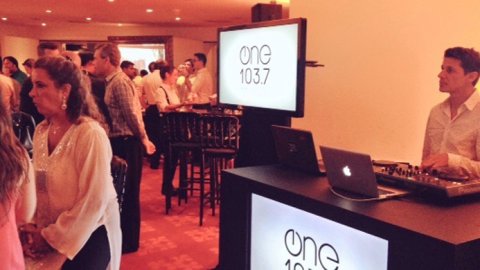 Radio One 103.7 en la fiesta del lanzamiento de Avantrip y Biblos Travel