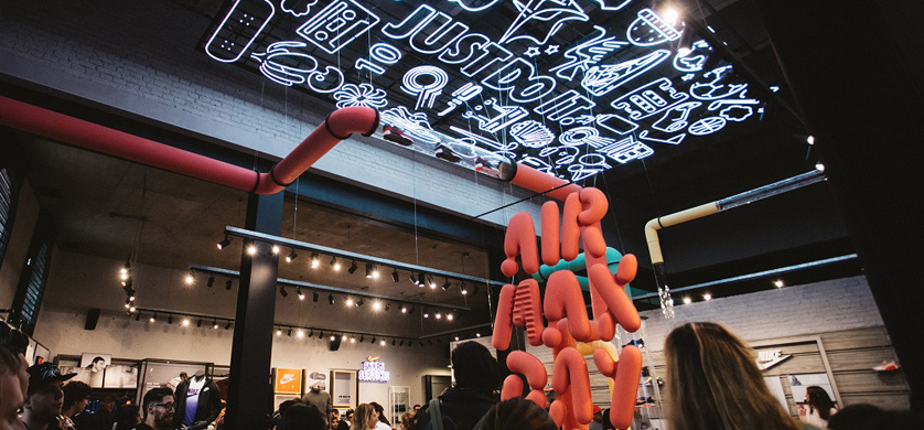 
Nike y R/GA Buenos Aires crearon un "Snkrs Services Truck"