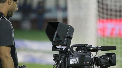 Gobierno abrió licitación por derechos de transmisión del fútbol