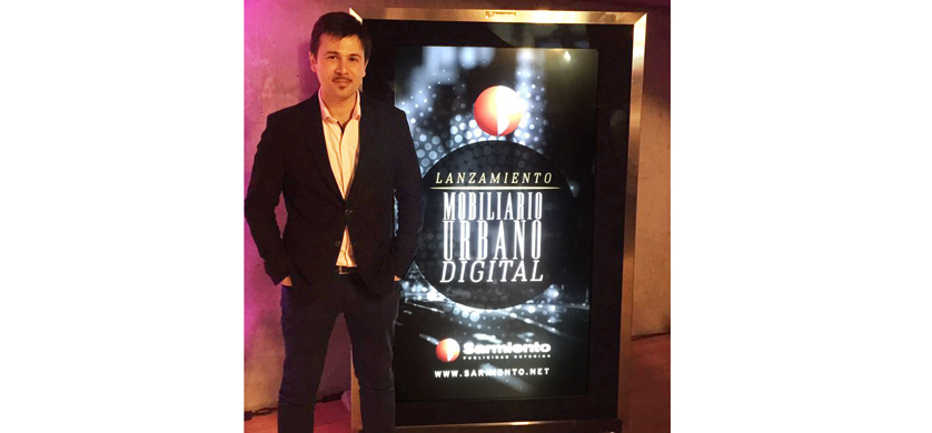 Publicidad Sarmiento presentó el nuevo mobiliario urbano digital