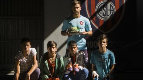 "Descolgá los botines", una acción contra el paco