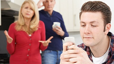 El 25% de los millennials utiliza el móvil como arma de "desatracción" masiva