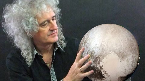 Brian May alerta sobre el peligro de los asteroides en Discovery