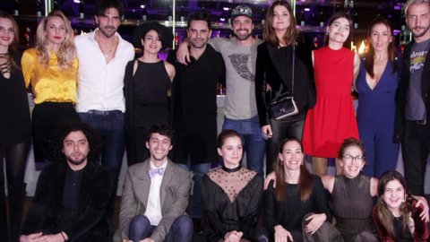 El elenco de "Los ricos no piden permiso" festejó los 100 programas