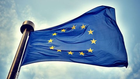 En Europa estudian regular los servicios de comunicación online como Skype o Whatsapp