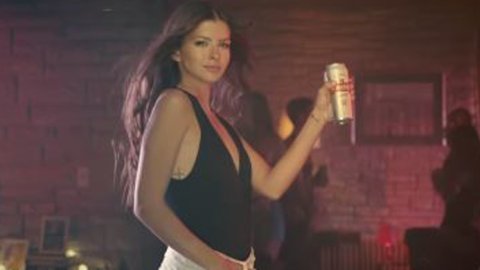 “Te conviene”, la nueva campaña de cerveza Schneider