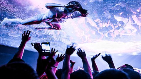 Alianza entre American Express y Fuerza Bruta