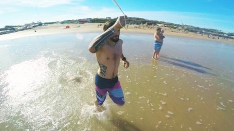 Claro presenta su nueva campaña de verano: Décadas