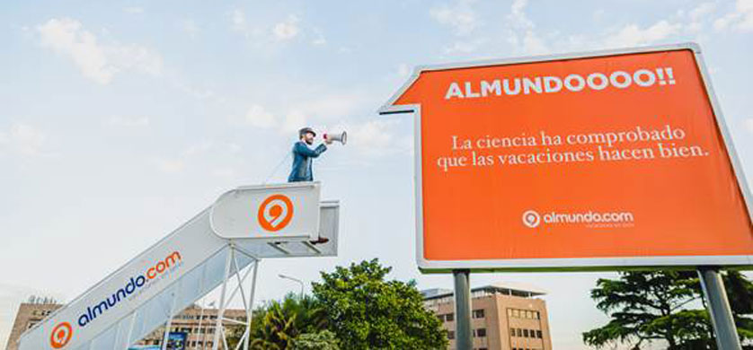 Acción de Almundo en el aeropuerto de Ezeiza