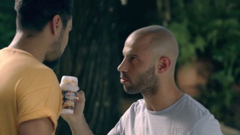 Nueva campaña de Yogurísimo que enfrenta a Pachorra con Mascherano