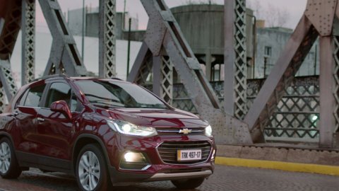 “Basta de vivos” la campaña 100% digital para la Chevrolet Tracker