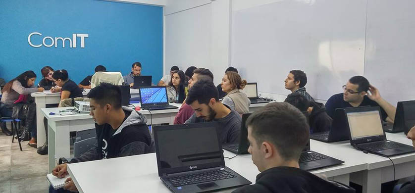 Cablevisión-Fibertel y ComunidadIT capacitaron en jóvenes