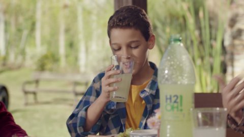 "Despreocupados", lo nuevo de Sancho BBDO para H2Oh!
