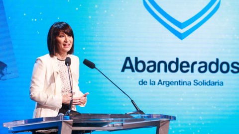Eltrece emitió la premiación de "Abanderados de la argentina solidaria"