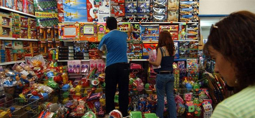 Casi el 45% de los argentinos piensan gastar menos en las Fiestas