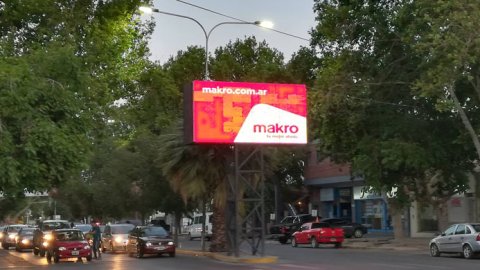 Campaña de Makro en pantallas LED de VMEDIOS