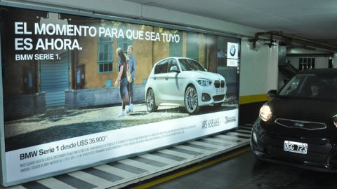 Nueva campaña BMW en el circuito parkings de Resting Car