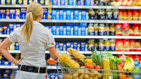 Por qué los chilenos prefieren comprar en los supermercados físicos