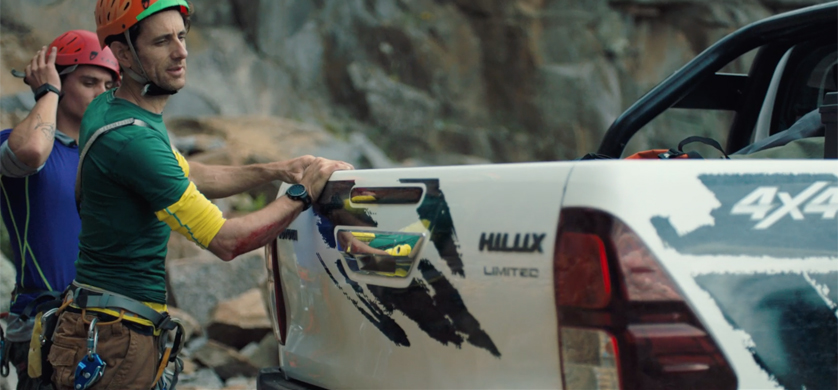 "Distintos", lo nuevo de Grey para Toyota Hilux