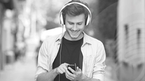 Cómo es la cobertura publicitaria de la radio tradicional y digital en América Latina
