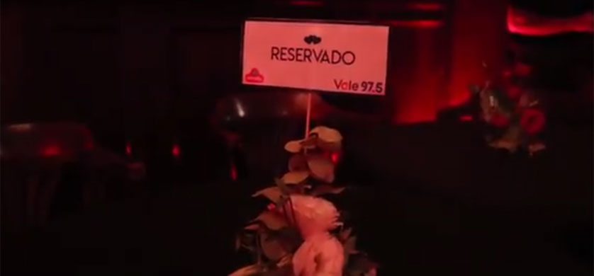 Vale 97.5 y Phi Phi Toys celebraron la noche de los enamorados