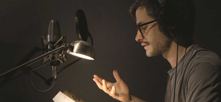 Gael Garcia Bernal narrará la versión en español de Planeta Azul II para Discovery