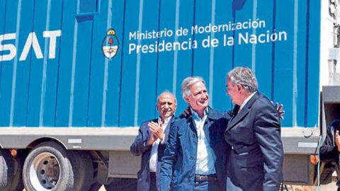 El Gobierno dio luz verde a las telefónicas para que ingresen a la TV satelital