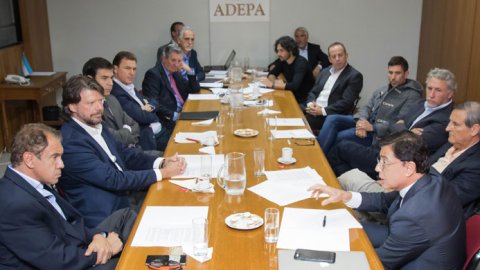 Medios argentinos analizan estrategias comunes frente a redes sociales y plataformas digitales
