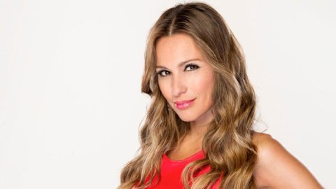 Telefe apuesta a las tardes con el debut de “Pampita Online”